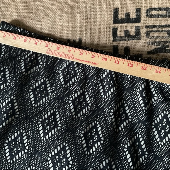 Renee C Career Skirt Eyelet Stretch Lacey - Picture 5 of 7